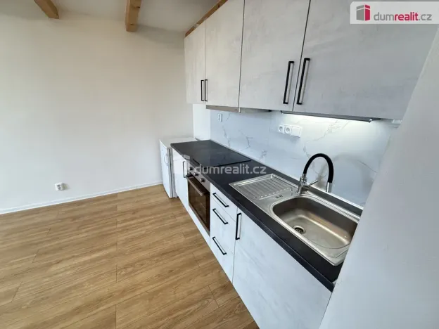 Pronájem bytu 1+kk, Praha - Smíchov, Na Valentince, 35 m2