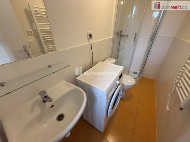 Pronájem bytu 1+kk, Praha - Smíchov, Na Valentince, 35 m2