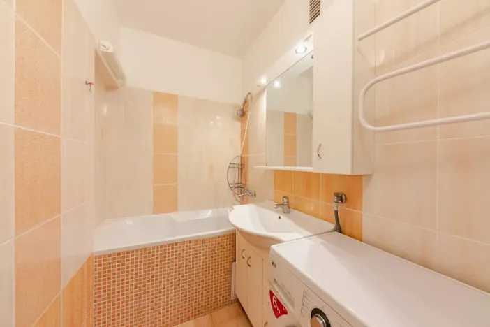 Pronájem bytu 2+kk, Praha - Kobylisy, Rajmonova, 66 m2