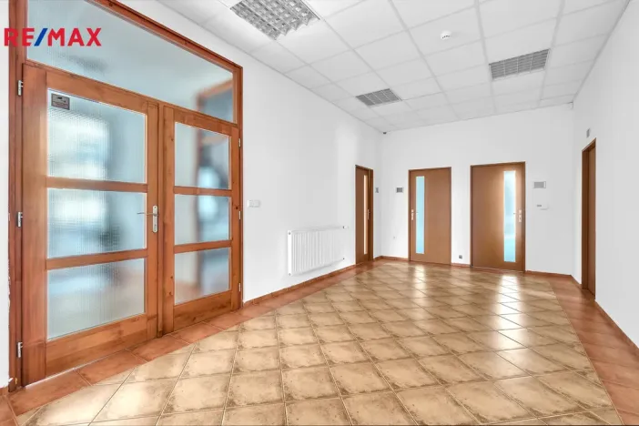 Pronájem kanceláře, Hradec Králové - Slezské Předměstí, Sládkova, 170 m2