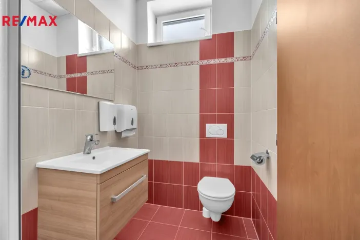 Pronájem kanceláře, Hradec Králové - Slezské Předměstí, Sládkova, 170 m2