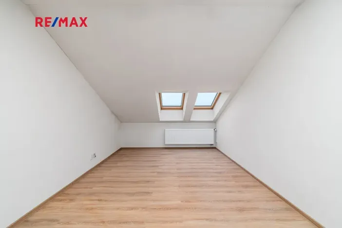 Pronájem bytu 2+kk, Plzeň, Skvrňanská, 37 m2