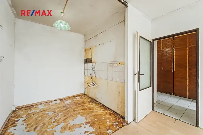 Prodej bytu 2+kk, Praha - Prosek, Zárybská, 42 m2