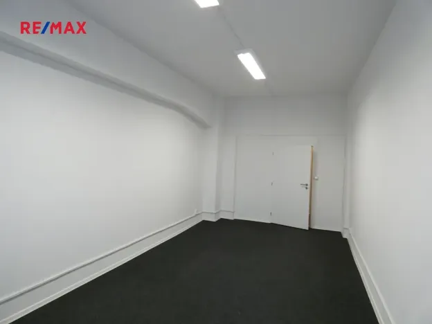 Pronájem kanceláře, Praha - Hloubětín, Nademlejnská, 25 m2