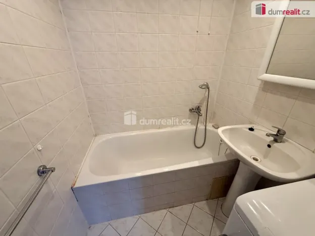 Prodej bytu 2+1, Karlovy Vary - Drahovice, Východní, 60 m2