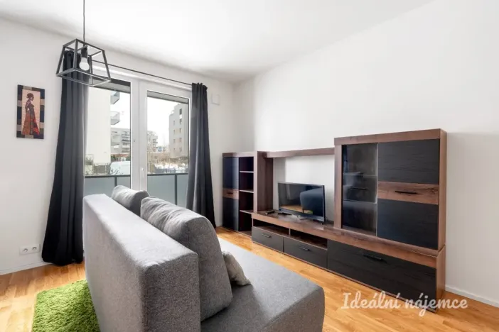 Pronájem bytu 1+kk, Praha - Hloubětín, Waltariho, 37 m2