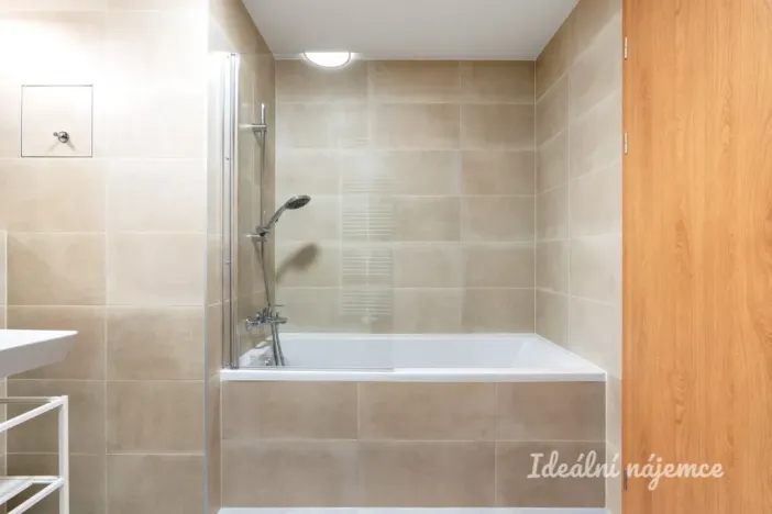 Pronájem bytu 1+kk, Praha - Hloubětín, Waltariho, 37 m2