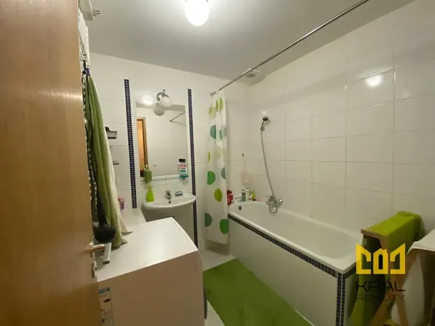 Pronájem bytu 2+kk, Praha - Prosek, Valečovská, 68 m2