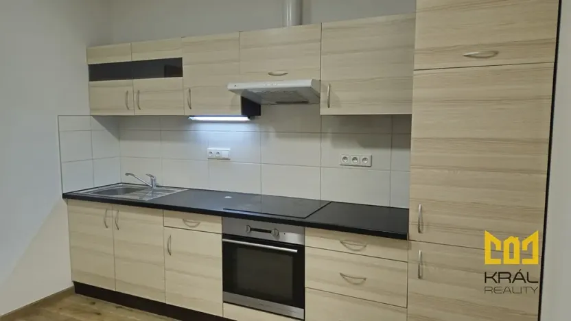 Pronájem bytu 2+1, Praha - Smíchov, Nádražní, 52 m2