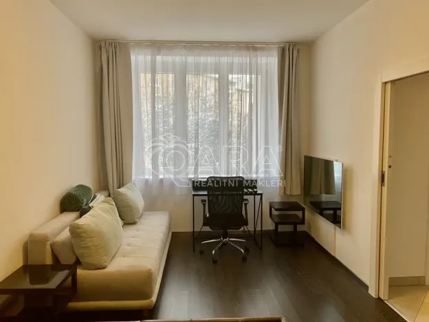 Pronájem bytu 1+1, Praha - Podolí, Na Zlatnici, 38 m2