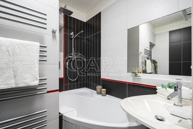 Pronájem bytu 1+1, Praha - Podolí, Na Zlatnici, 38 m2