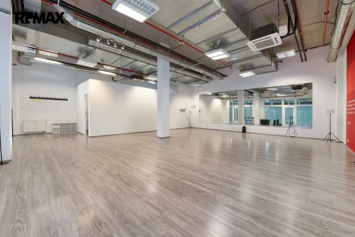 Prodej obchodního prostoru, Praha - Stodůlky, Sluneční náměstí, 109 m2