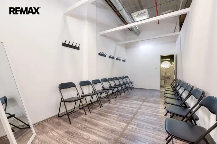 Prodej obchodního prostoru, Praha - Stodůlky, Sluneční náměstí, 109 m2