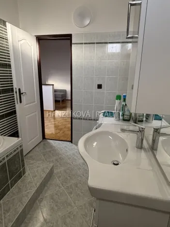 Pronájem bytu 2+kk, České Budějovice - České Budějovice 2, Husova tř., 60 m2