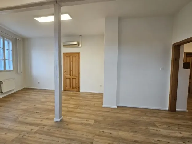 Pronájem kanceláře, Praha, Vinopalnická, 104 m2