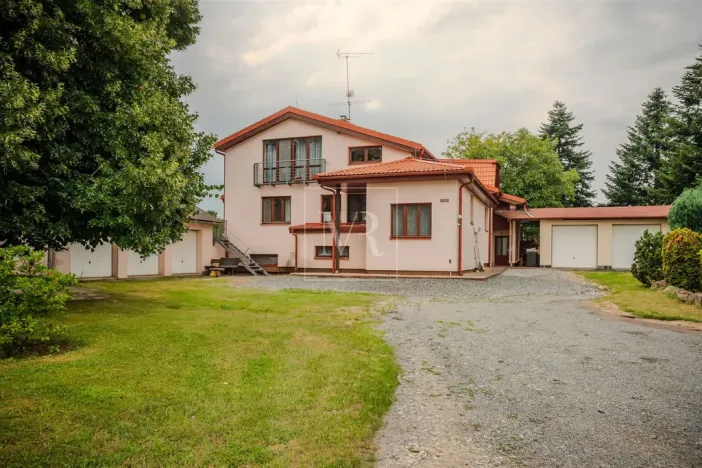 Prodej komerční nemovitosti, Sulice - Želivec, Hlavní, 370 m2