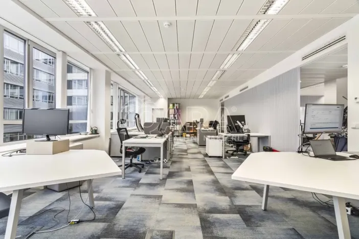 Pronájem kanceláře, Praha - Dejvice, Evropská, 318 m2