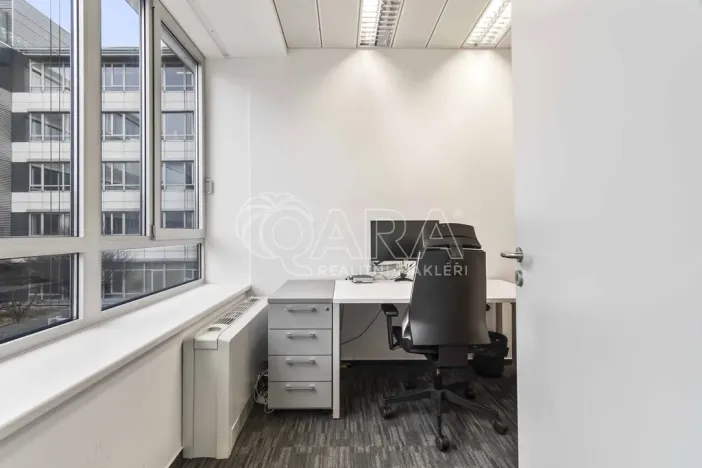 Pronájem kanceláře, Praha - Dejvice, Evropská, 236 m2