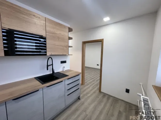 Pronájem bytu 3+1, Jihlava, Březinova, 74 m2