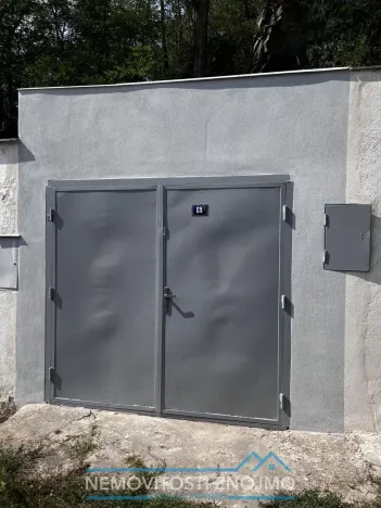 Pronájem garáže, Znojmo, Kuchařovická, 18 m2
