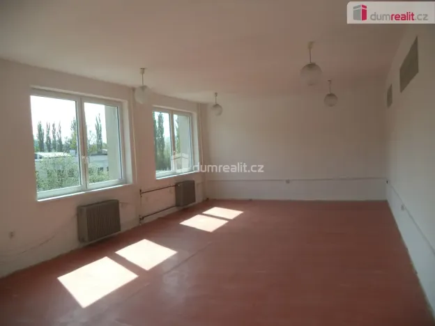 Pronájem komerční nemovitosti, Staré Město, Na Zbytkách, 2500 m2