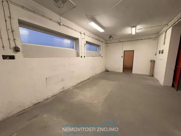 Pronájem výrobních prostor, Znojmo, Bolzanova, 496 m2