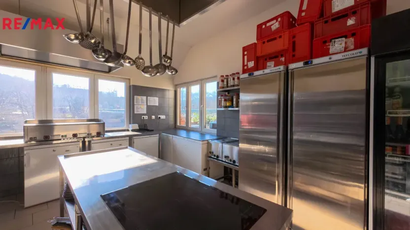 Prodej obchodního prostoru, Týnec nad Sázavou, Ing. Fr. Janečka, 200 m2