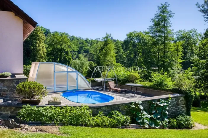 Prodej rodinného domu, Ledečko, 257 m2