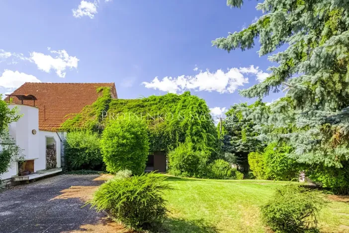 Prodej ordinace, Křižanov, Benešovo náměstí, 530 m2