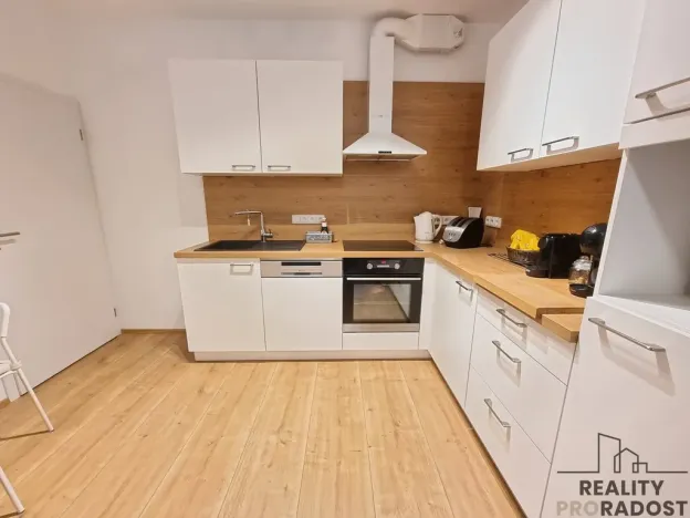 Pronájem bytu 2+kk, Praha - Střížkov, Makedonská, 53 m2