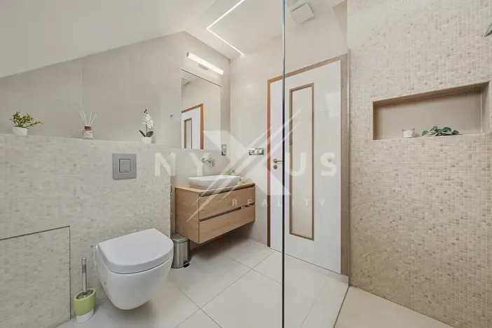 Prodej rodinného domu, Praha - Kyje, Hodějovská, 308 m2