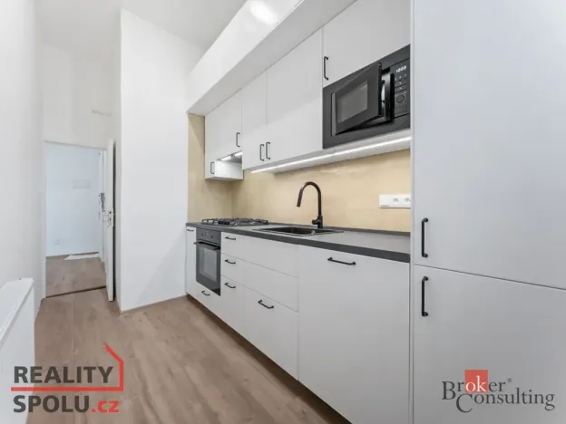 Pronájem bytu 3+1, Praha - Karlín, Sokolovská, 72 m2