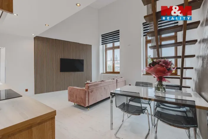 Prodej bytu 4+kk, Klatovy - Klatovy III, Husovo náměstí, 78 m2