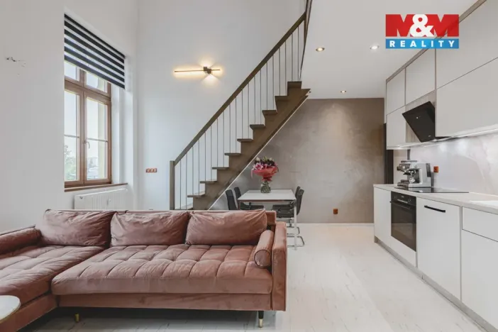 Prodej bytu 4+kk, Klatovy - Klatovy III, Husovo náměstí, 78 m2