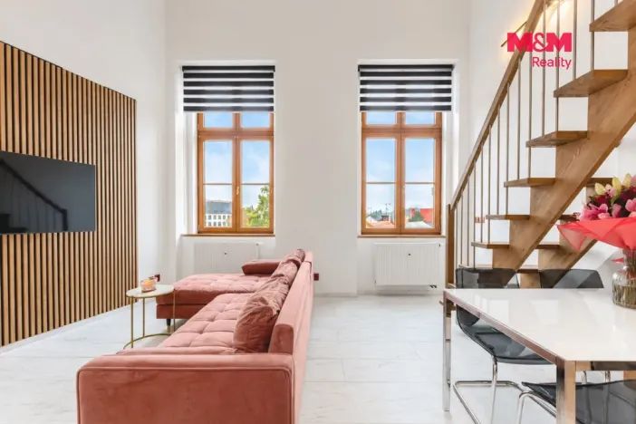 Prodej bytu 4+kk, Klatovy - Klatovy III, Husovo náměstí, 78 m2