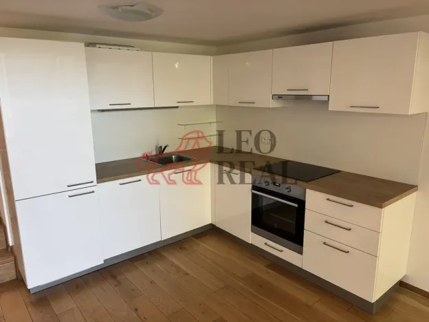 Pronájem atypického bytu, Praha - Lochkov, U sladovny, 85 m2