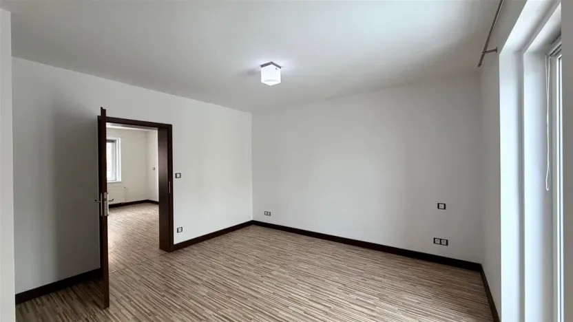 Pronájem bytu 4+kk, Cheb, Husova, 78 m2