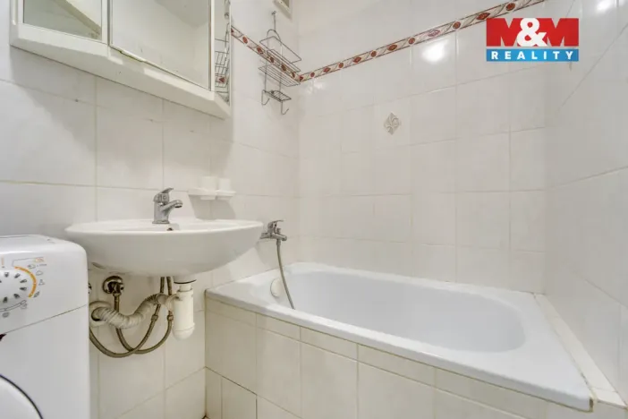 Prodej bytu 1+1, Praha - Černý Most, Bouřilova, 38 m2