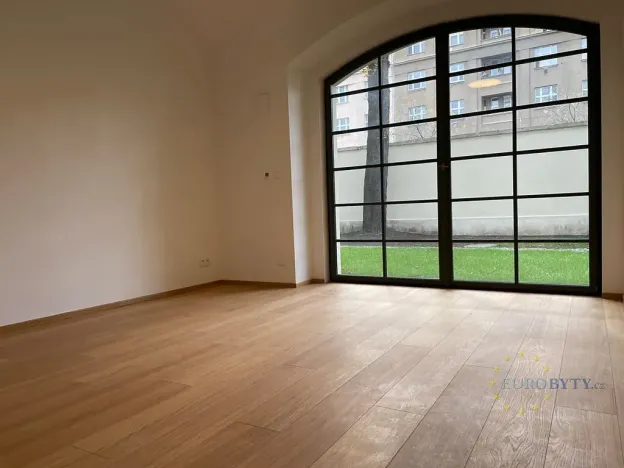 Pronájem bytu 1+kk, Praha - Vršovice, Bartoškova, 36 m2