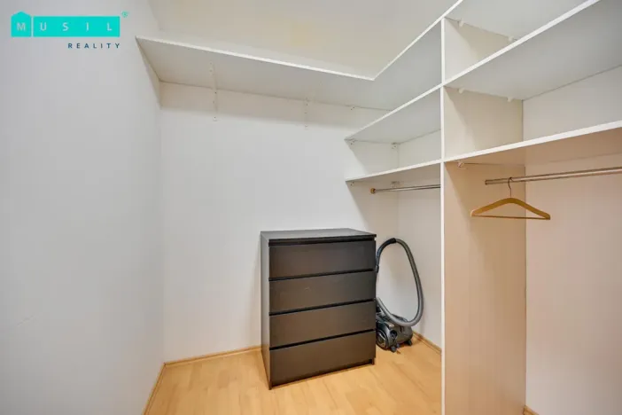 Pronájem bytu 1+kk, Olomouc - Povel, Slavonínská, 38 m2