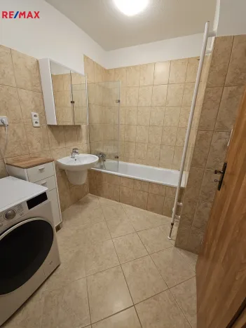 Pronájem bytu 1+kk, Chýně, U Dráhy, 39 m2