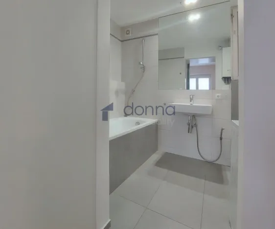 Pronájem bytu 1+kk, Praha, Viklefova, 47 m2