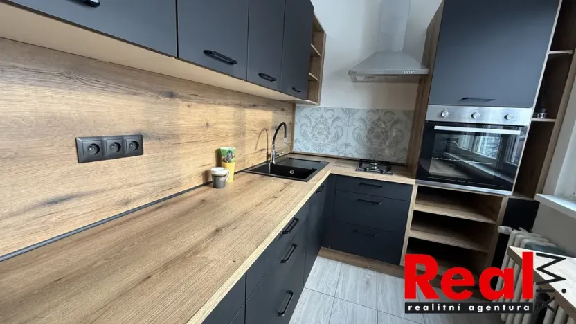 Pronájem bytu 2+1, Zlín - Malenovice, Chelčického, 54 m2