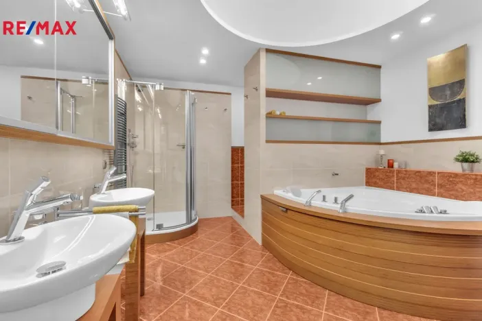 Prodej bytu 5+kk, Praha - Dolní Měcholupy, Za kovárnou, 219 m2