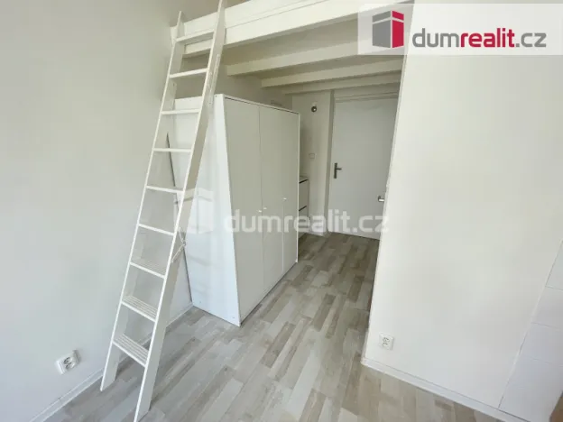 Pronájem bytu 1+kk, Praha - Smíchov, Kmochova, 22 m2