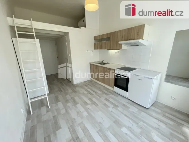 Pronájem bytu 1+kk, Praha - Smíchov, Kmochova, 22 m2