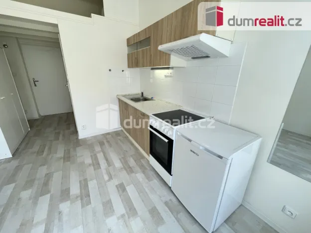 Pronájem bytu 1+kk, Praha - Smíchov, Kmochova, 22 m2