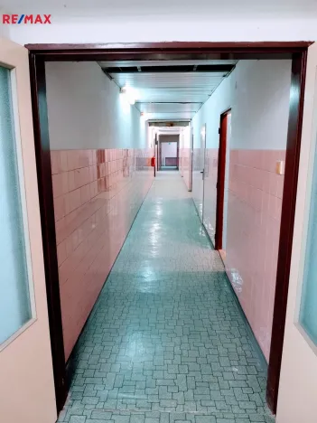 Prodej výrobních prostor, Uherčice, 1500 m2