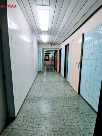 Prodej výrobních prostor, Uherčice, 1500 m2