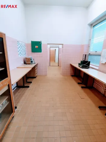 Prodej výrobních prostor, Uherčice, 1500 m2